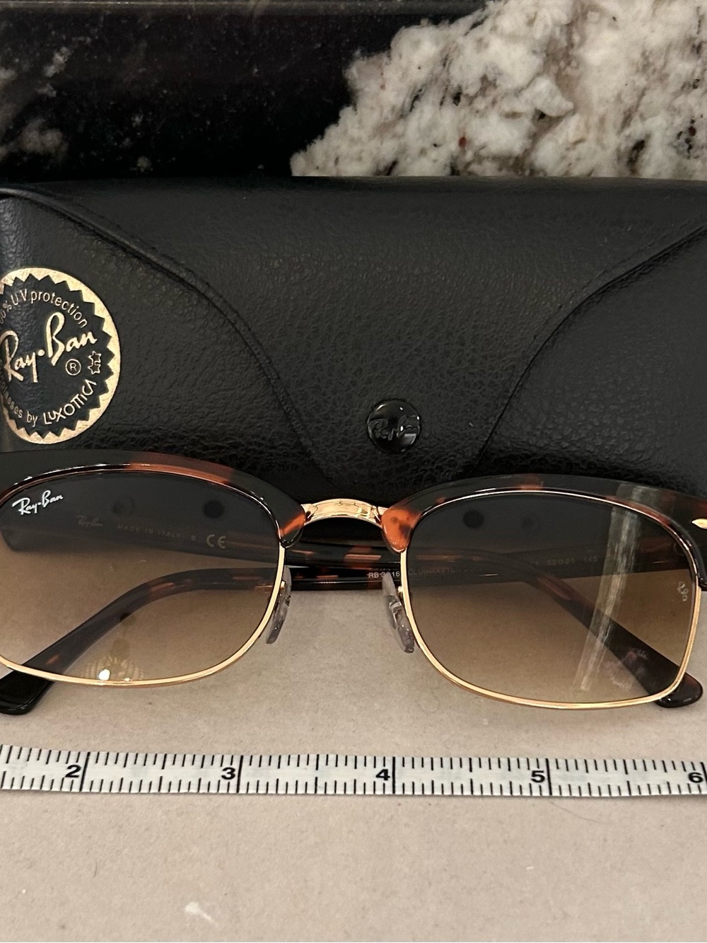 Ray-Ban woman’s Tortoise & Gold Sunglasses with Brown Gradient polarized Lenses
